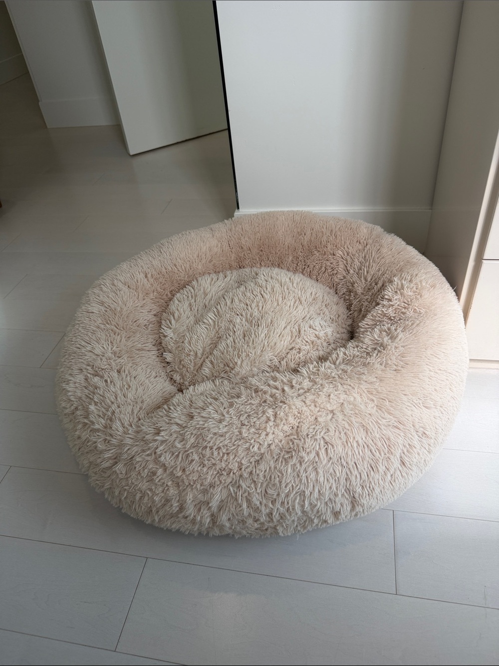 Plush Round Donut Pet Bed in Cream